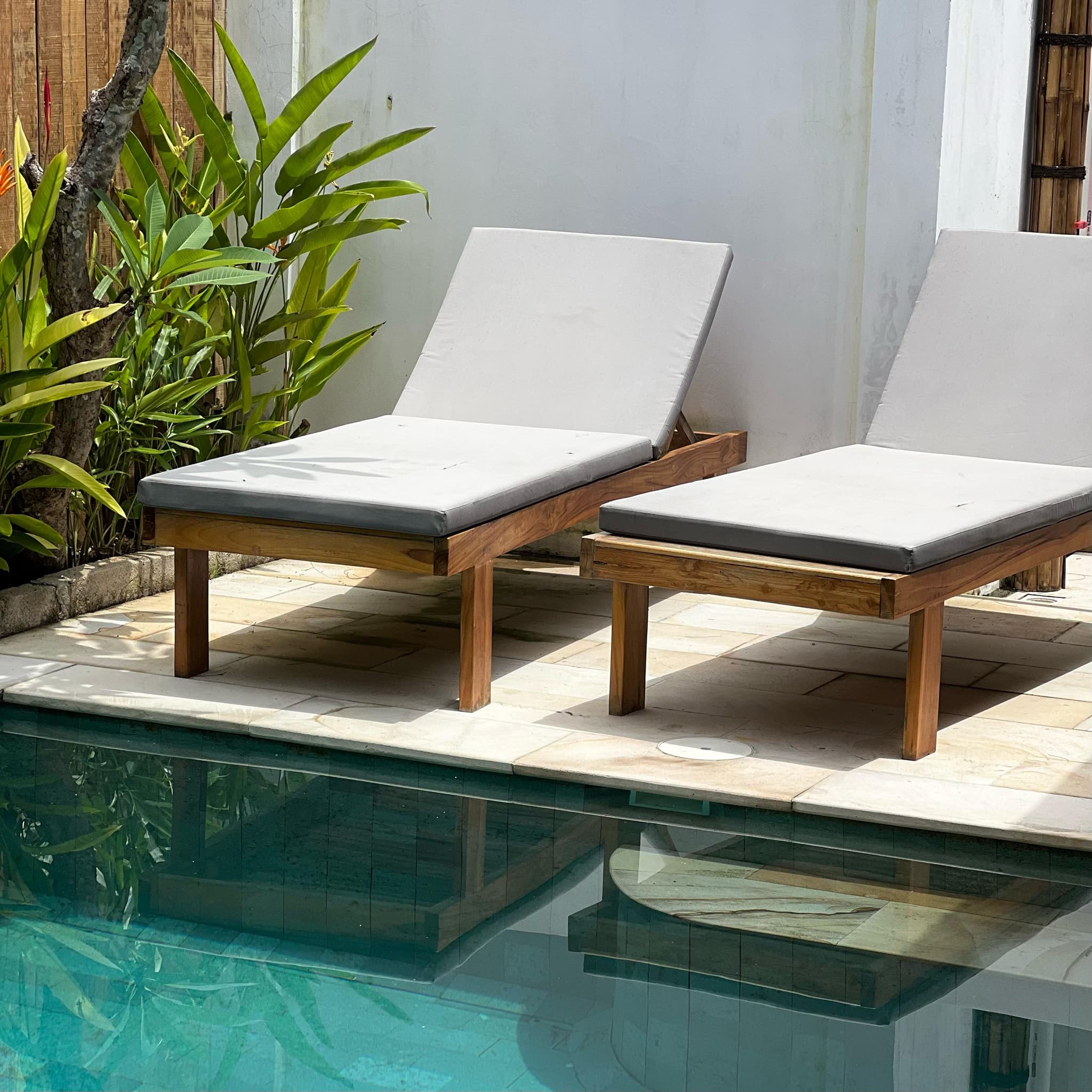 Sun loungers at the edge of the pool